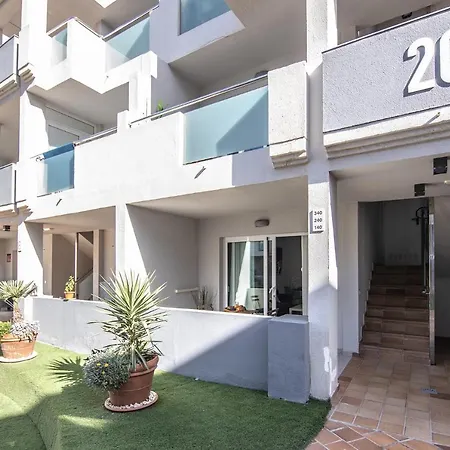Urban Sun 140 Pool By Holidays Apartament