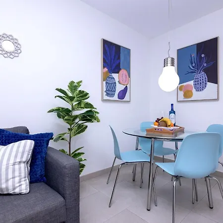 Urban Sun 140 Pool By Holidays Apartament